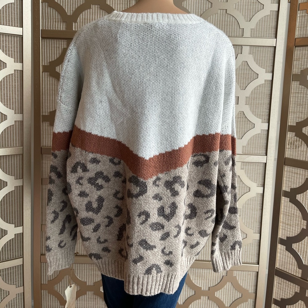 Pink Lily! Chevron & Leopard Sweater! Medium! BRAND NEW WITH TAGS! - Picture 4 of 5